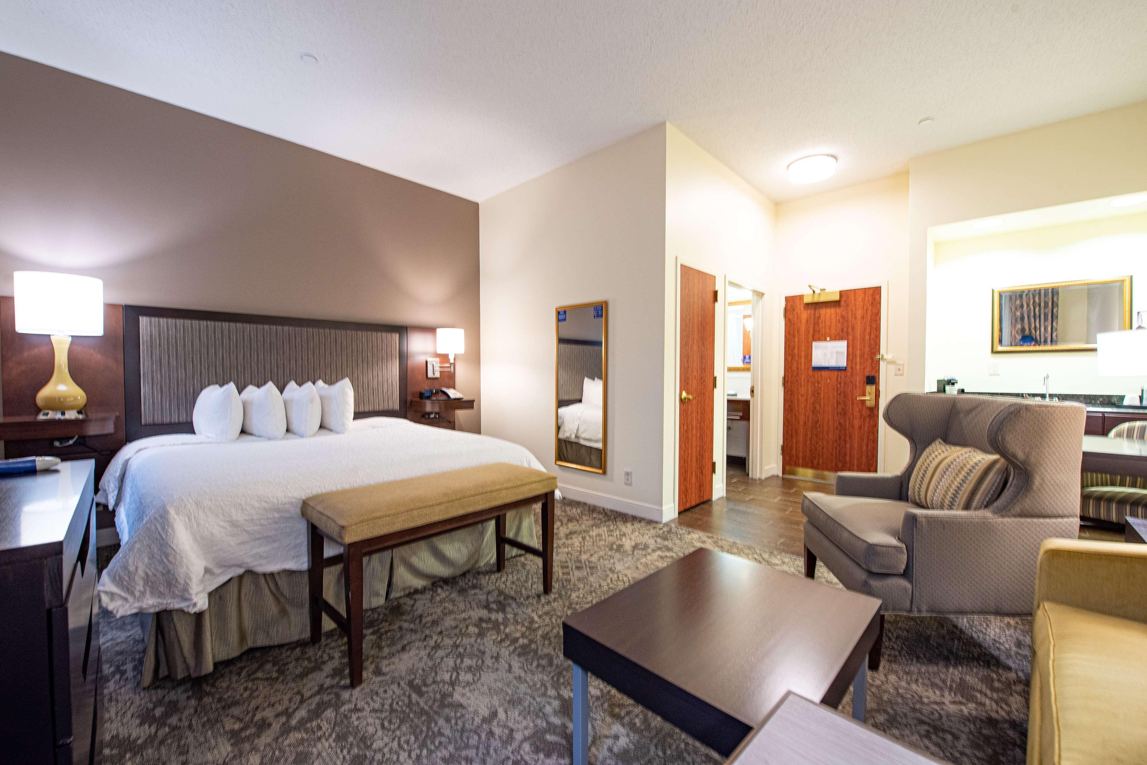 Hampton Inn & Suites By Hilton - Rockville Centre Exteriör bild