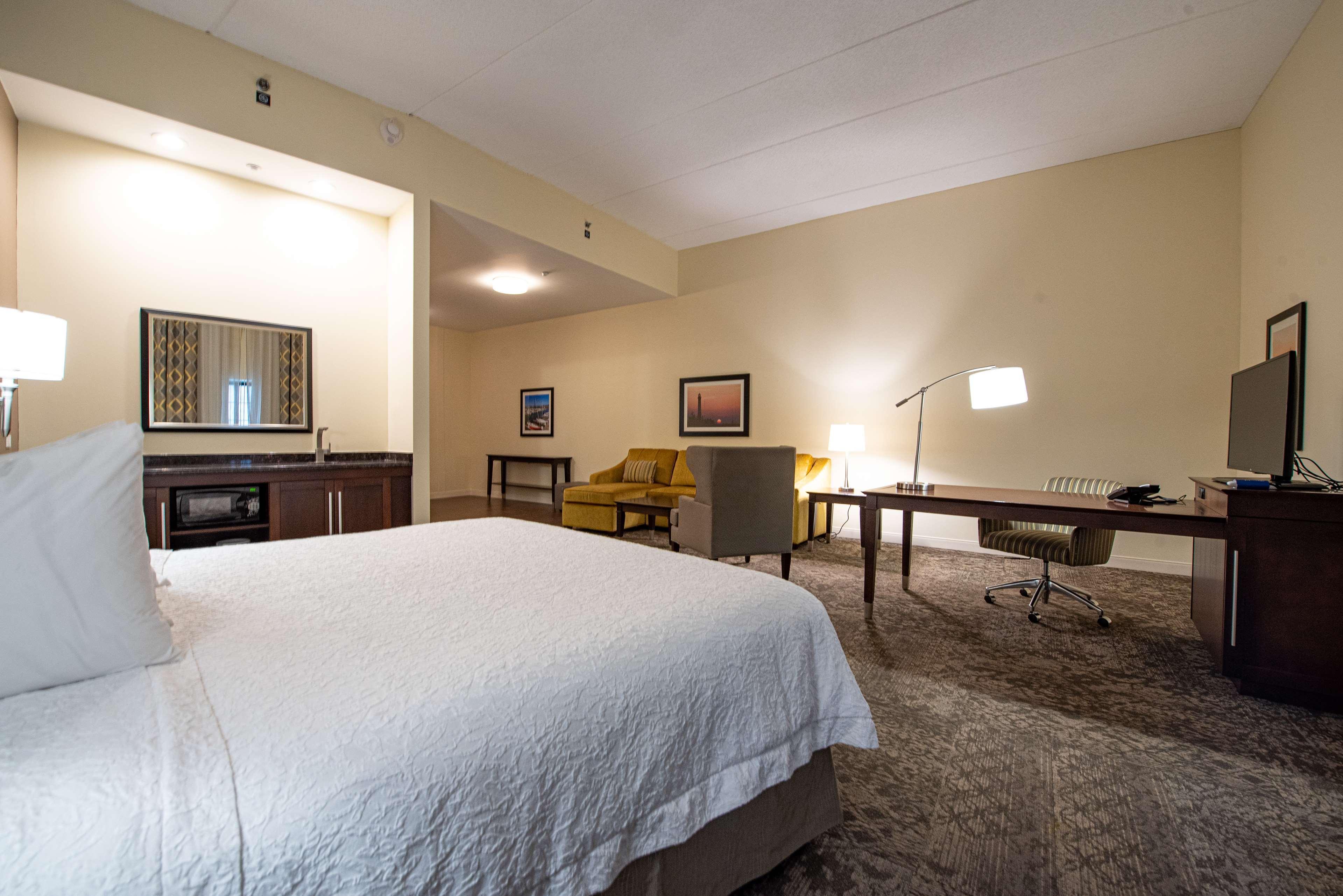 Hampton Inn & Suites By Hilton - Rockville Centre Exteriör bild