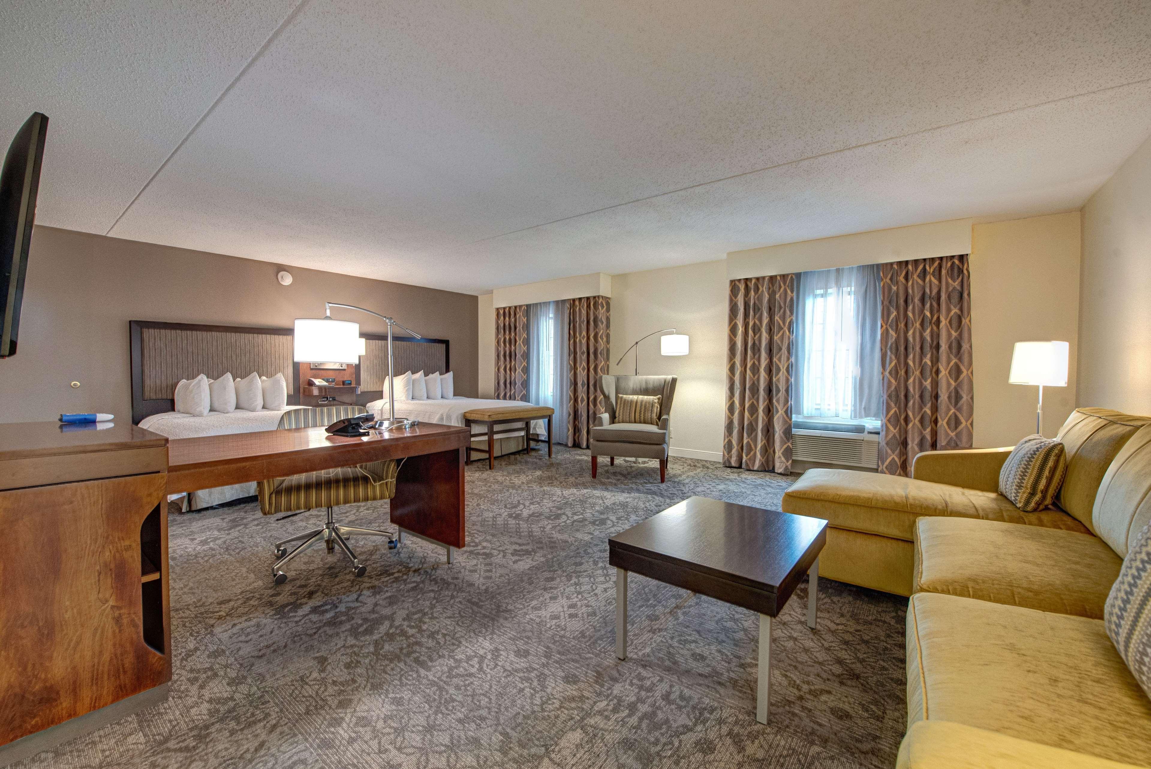 Hampton Inn & Suites By Hilton - Rockville Centre Exteriör bild