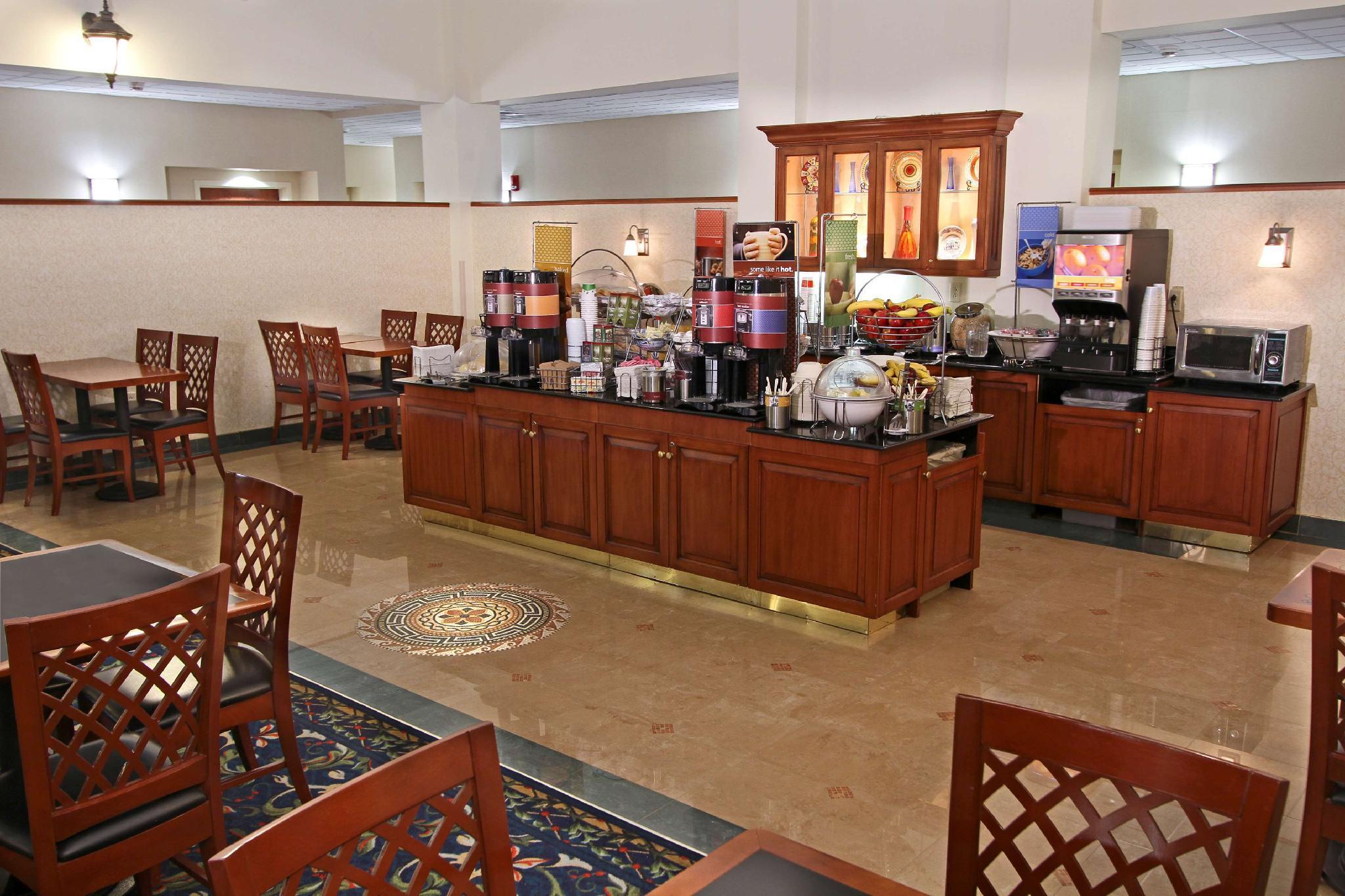 Hampton Inn & Suites By Hilton - Rockville Centre Exteriör bild