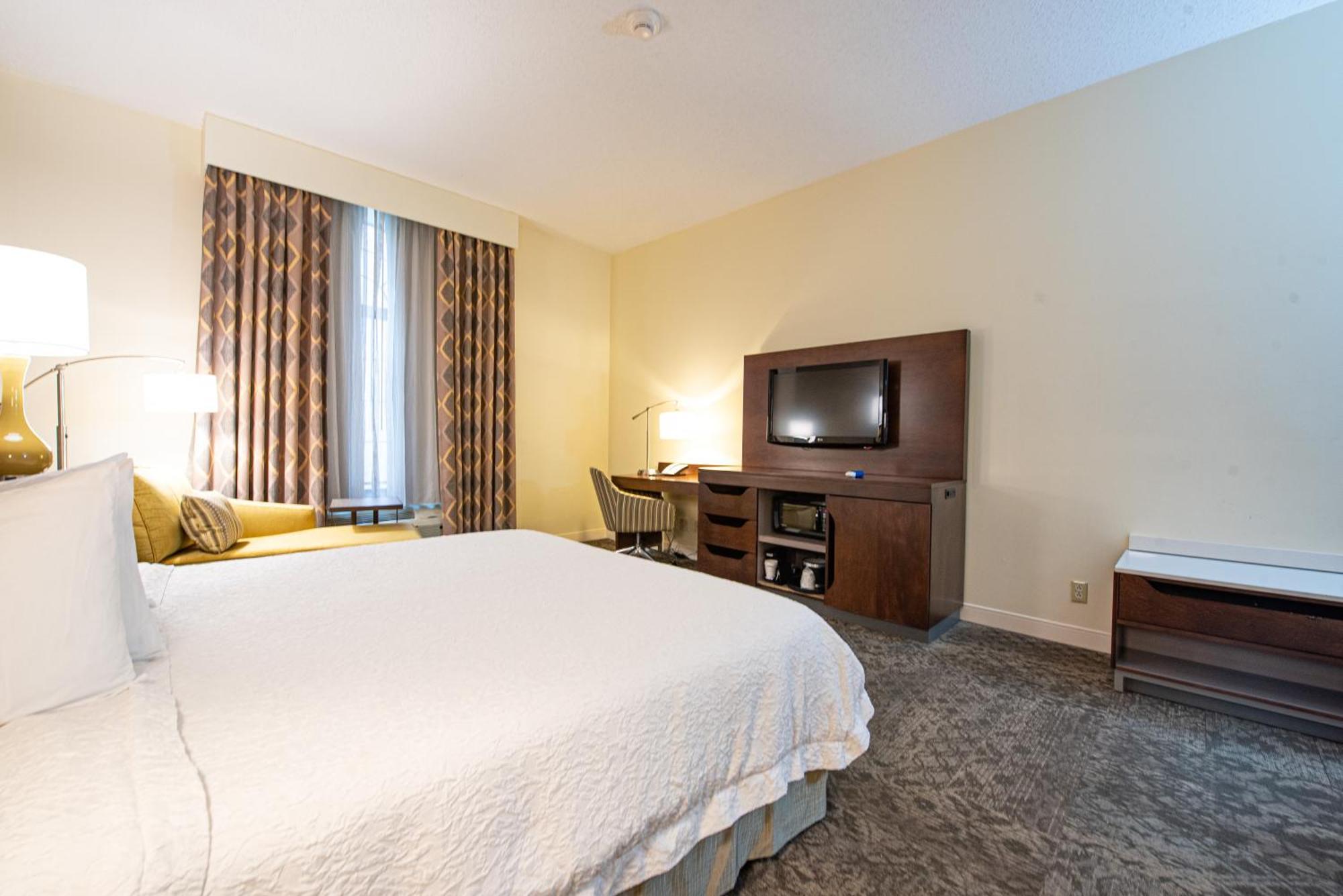 Hampton Inn & Suites By Hilton - Rockville Centre Exteriör bild