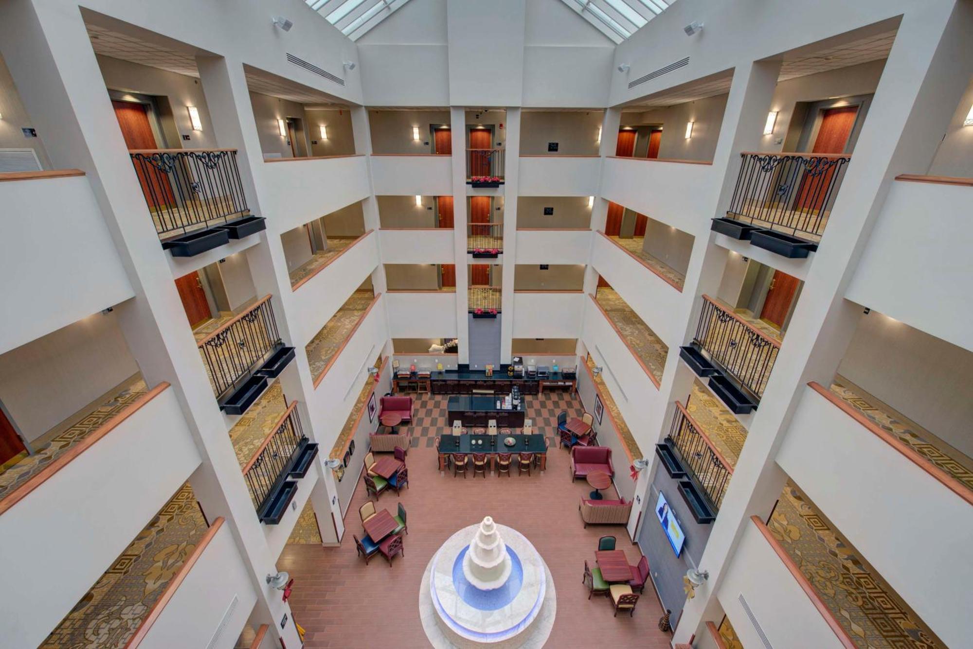 Hampton Inn & Suites By Hilton - Rockville Centre Exteriör bild