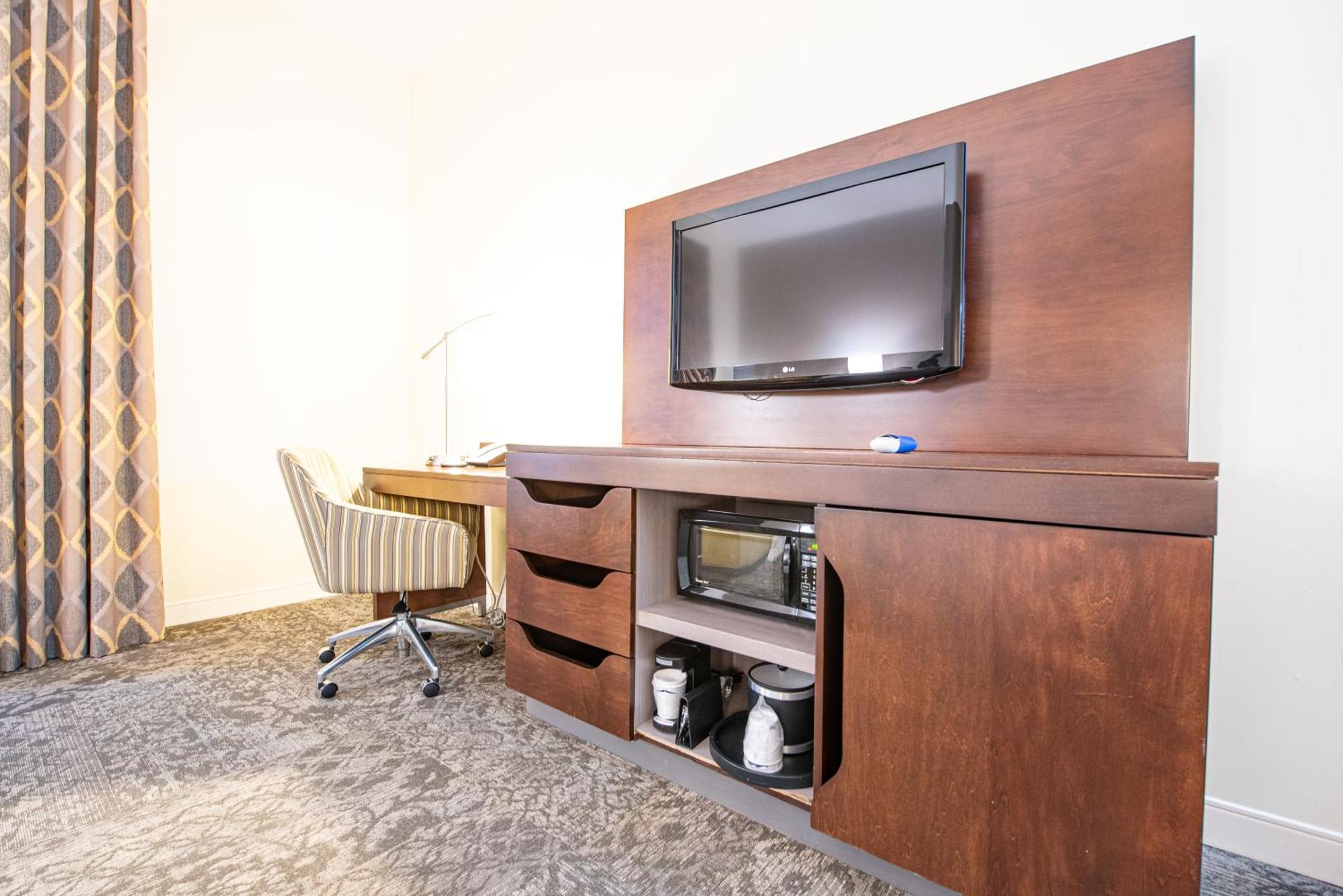 Hampton Inn & Suites By Hilton - Rockville Centre Exteriör bild
