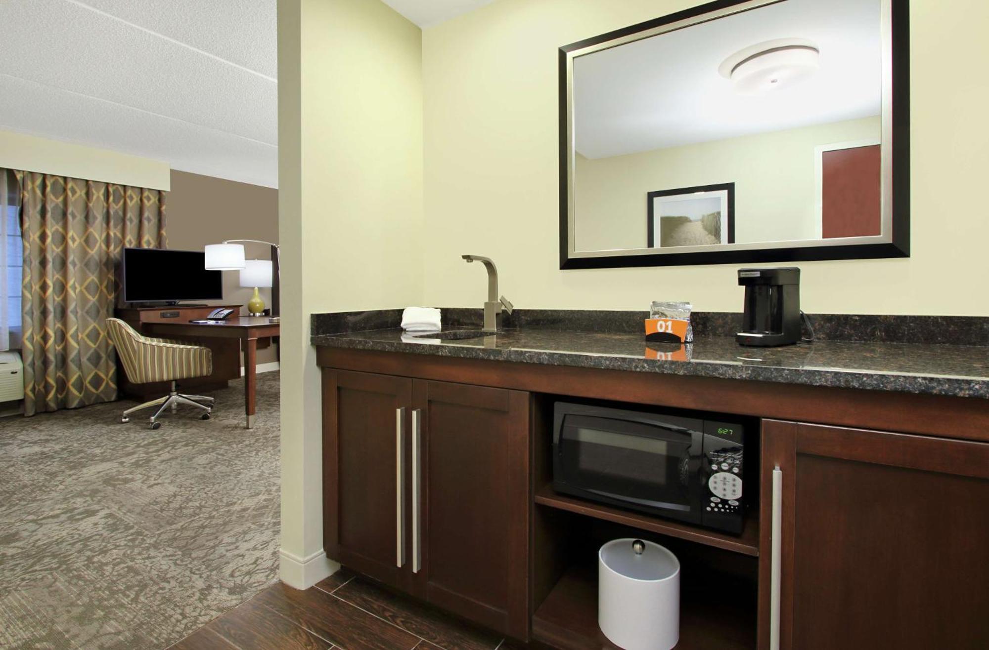 Hampton Inn & Suites By Hilton - Rockville Centre Exteriör bild