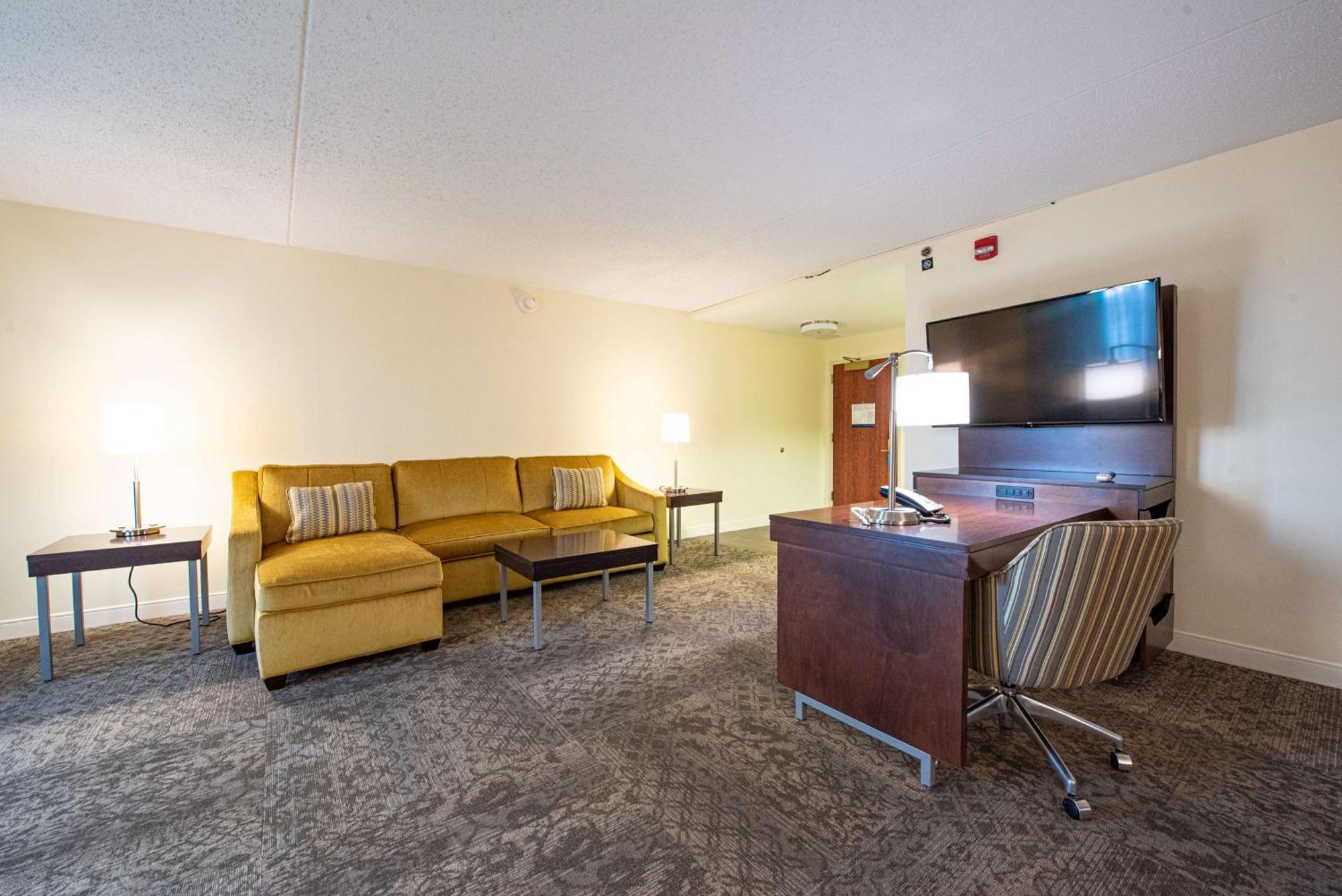 Hampton Inn & Suites By Hilton - Rockville Centre Exteriör bild