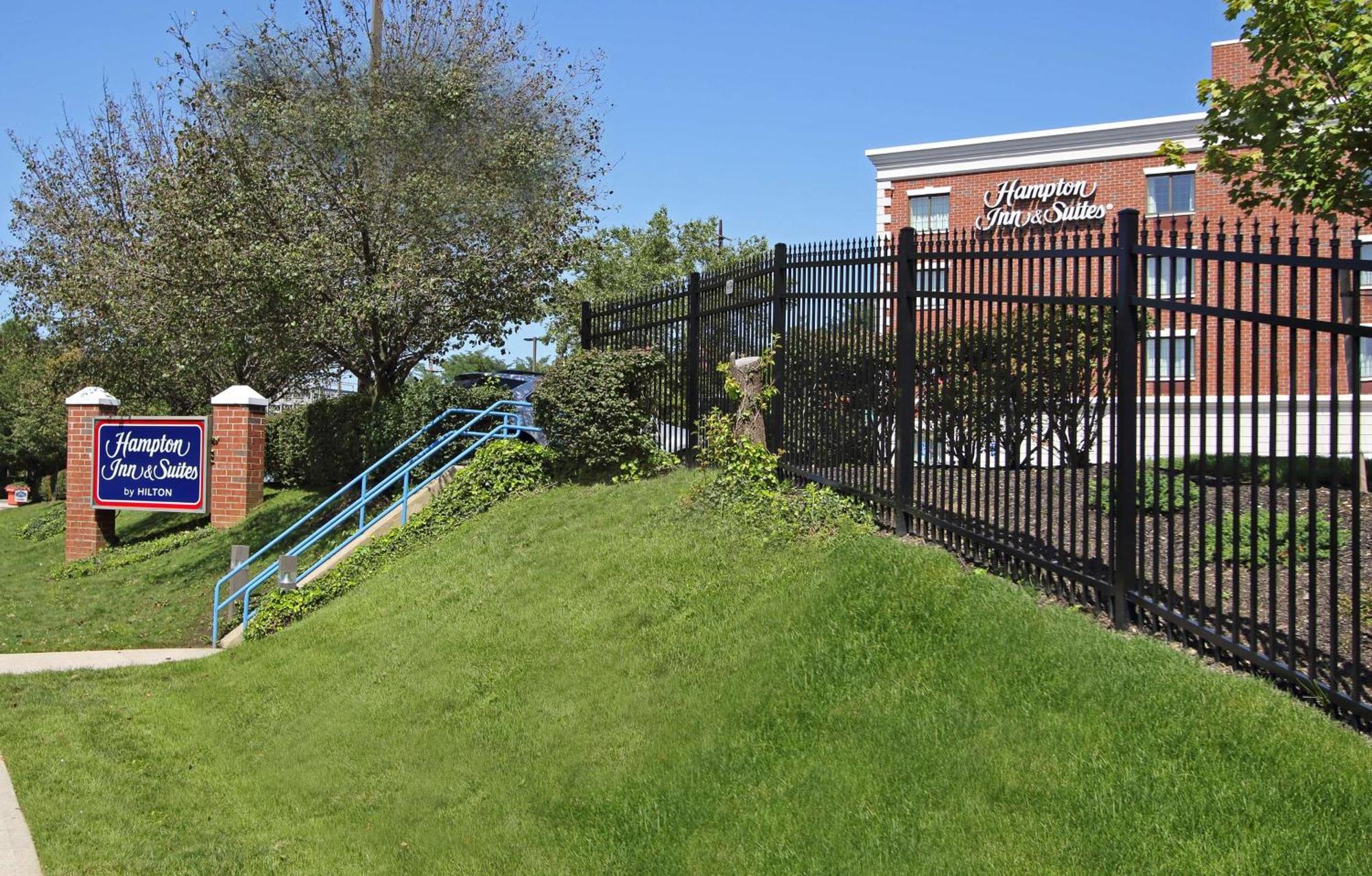 Hampton Inn & Suites By Hilton - Rockville Centre Exteriör bild