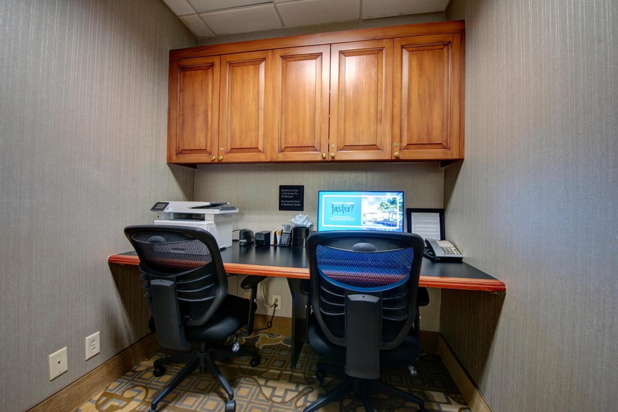Hampton Inn & Suites By Hilton - Rockville Centre Exteriör bild